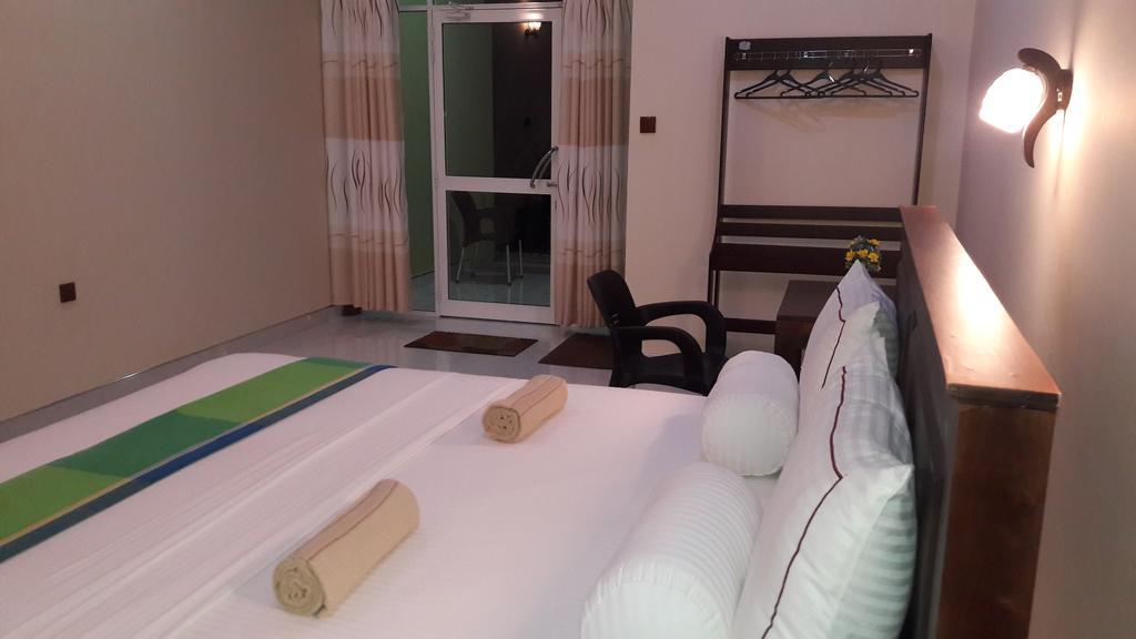 פולונרואה Hotel Ancient Village מראה חיצוני תמונה